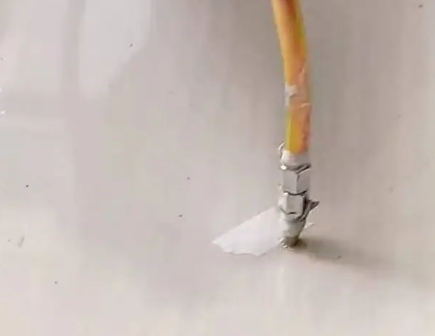 绍兴市瓷砖空鼓维修公司专业解答在瓷砖铺贴过程中，如果使用的砂料过粗（如全部使用了粗砂），可能会导致以下问题