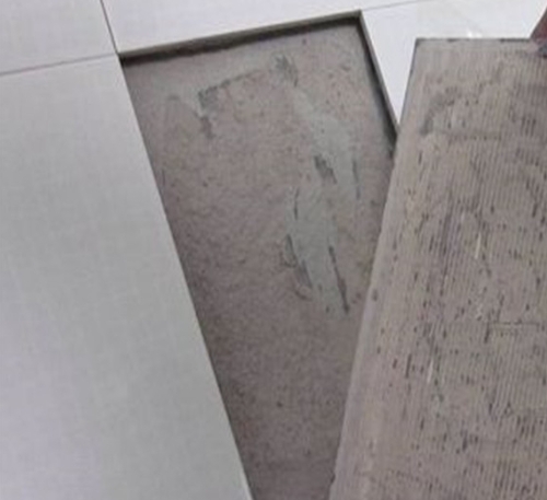 绍兴市瓷砖空鼓维修公司分享瓷砖铺贴时如果打浆（即涂抹在瓷砖背面和基层上的砂浆或瓷砖胶）过少，会带来以下问题